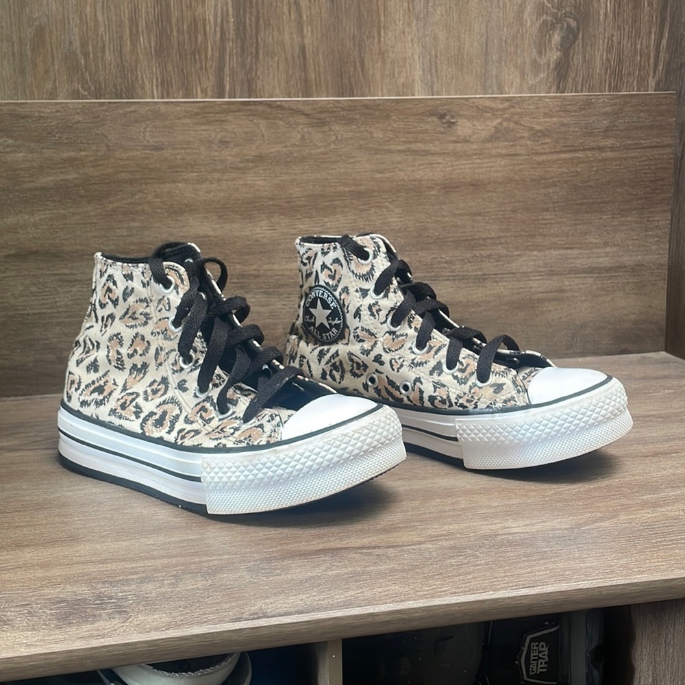 Kids leopard converse (big kids size 1)